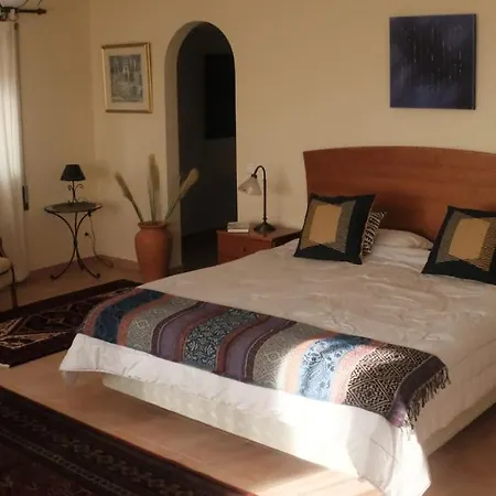 Lorenzo With Tennis Court & Swimming Pool